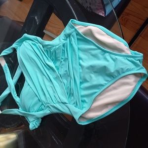 La Blanca Swim Suit. Stunning!